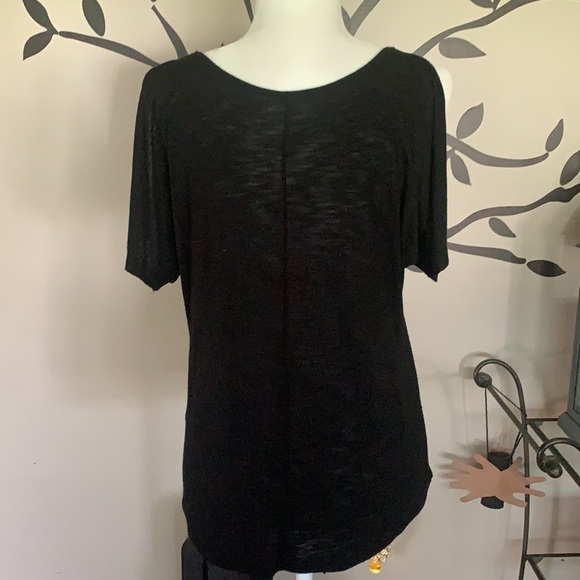 Black short sleeve cut out shoulder top - Picture 4 of 7